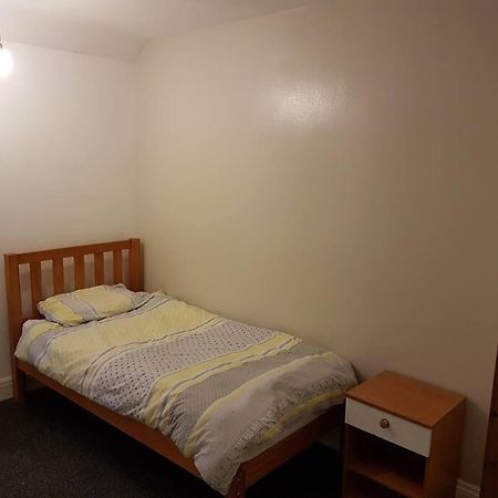 Two Bedroom Maisonette Close Towarwick Uni Coventry Esterno foto