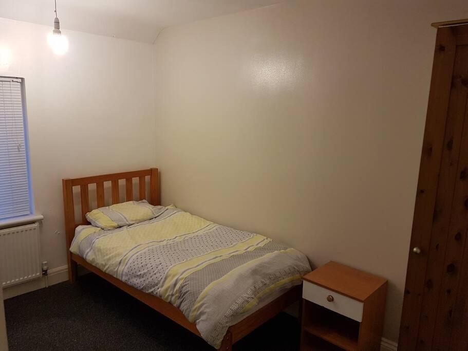 Two Bedroom Maisonette Close Towarwick Uni Coventry Esterno foto