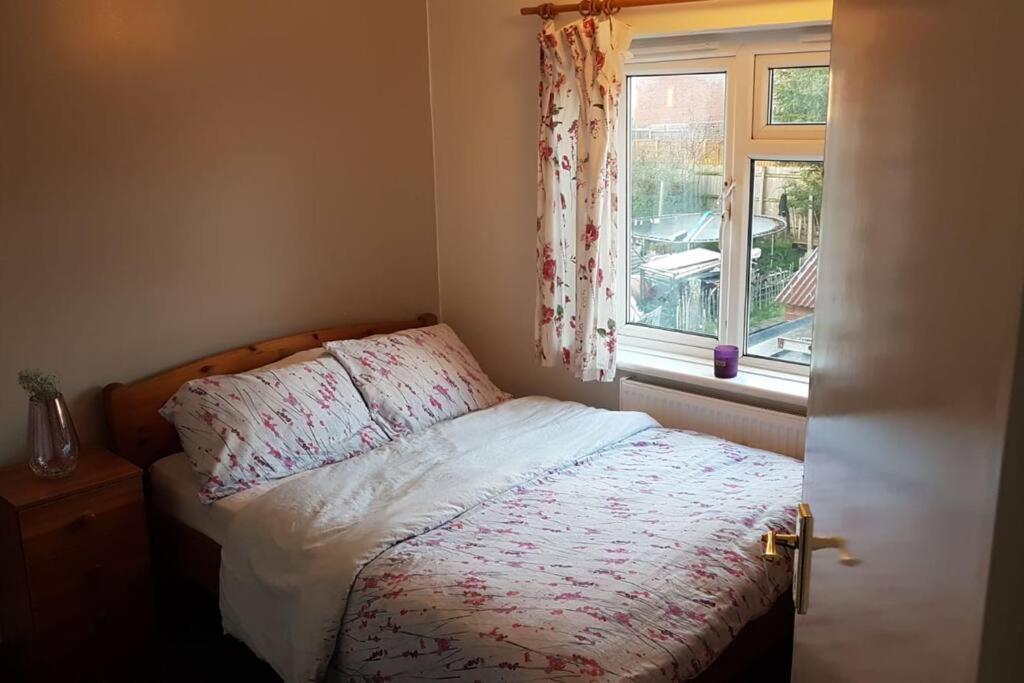 Two Bedroom Maisonette Close Towarwick Uni Coventry Esterno foto